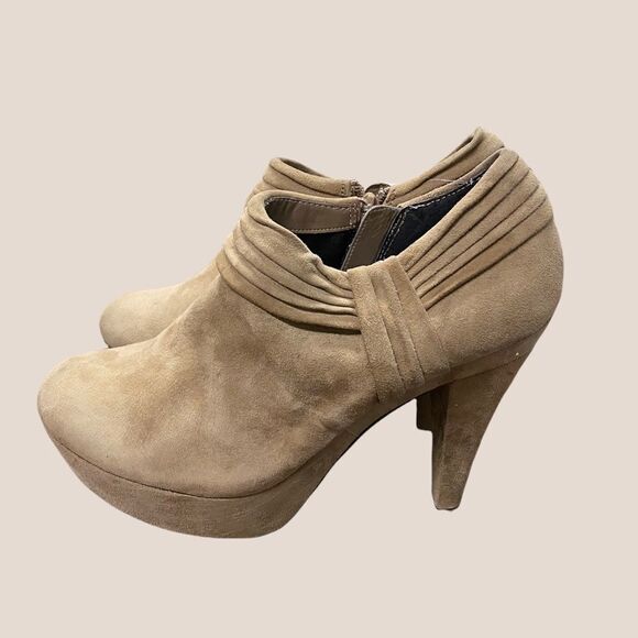 Me Too Tan Suede Platform Ankle Booties 7 - Picture 2 of 5